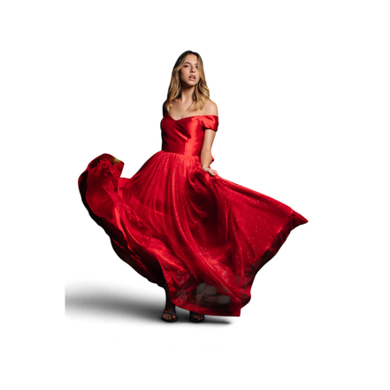 Modelo usando vestido de baile vermelho Dani Levine com corpete de cetim ombro a ombro e saia longa brilhante