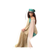 Modelo vestindo vestido Dani Levine Trancoso de linho e seda dourado com capa transparente e lenço de cabeça turquesa.